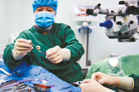 “魔芋大王”捐赠角膜移植手术顺利完成